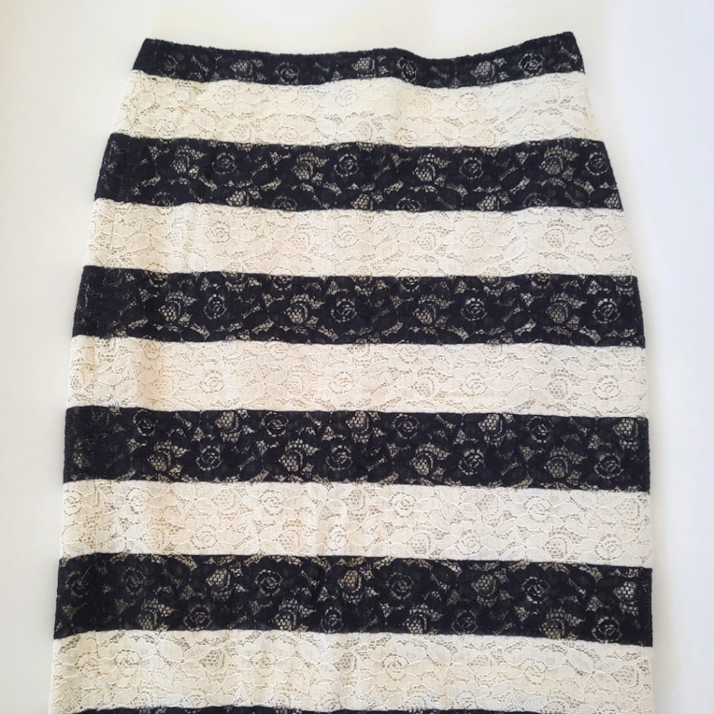 Lace pencil skirt